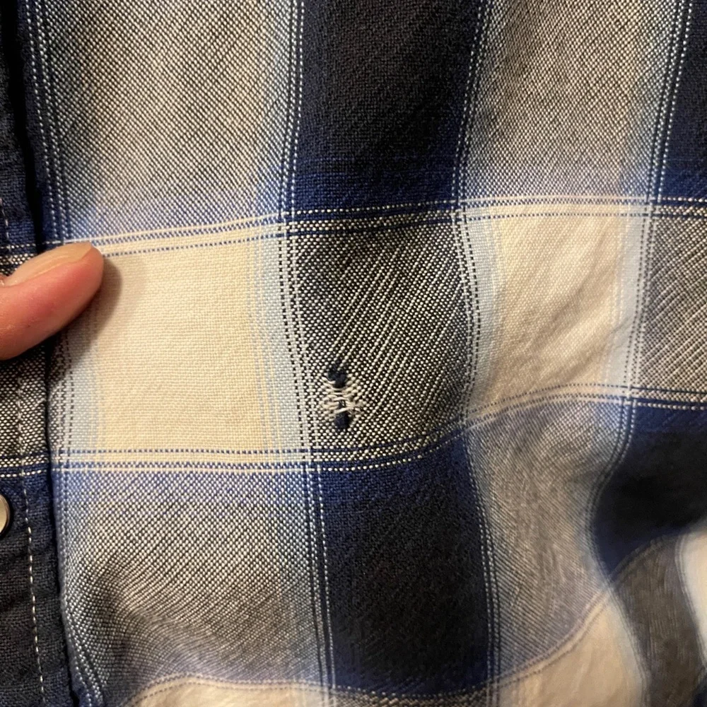Levi's Men's XL Blue Plaid Snap Button Flannel Shirt Grunge Distressed‎
